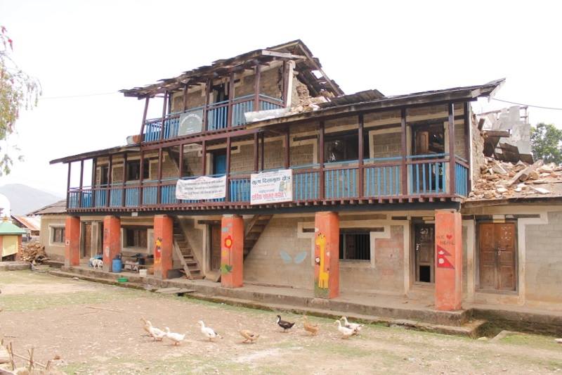 अझै बनेनन् भूकम्पले भत्काएका साँढे चार सय विद्यालय 